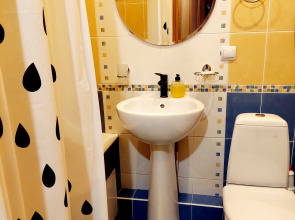 Апартаменты Квартира в центре с качелями на веранде рядом с колесом обозрения