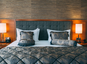 Отель Damas International