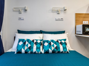 Апартаменты InHome24 в 3-5 минутах хотьбы от остановок общественного транспорта