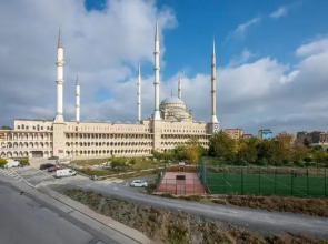 Luxury Airport Hotel by Zazzoni