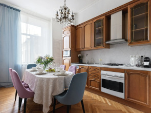 Апартаменты Minin Apartments с видом на Казанский собор 120 кв.м.