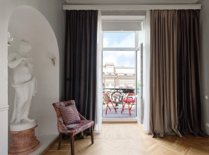 Апартаменты Minin Apartments с видом на Казанский собор 120 кв.м.