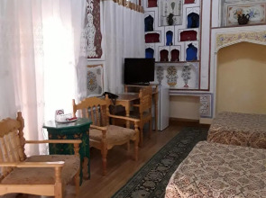 Отель Sasha & Son