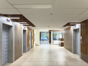 Апартаменты с панорамными окнами на набережной реки