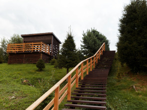 Частный дом у реки