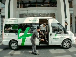 Отель Holiday Inn & Suites Saigon Airport