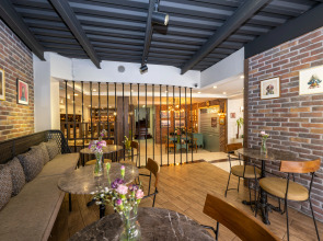 Отель The Marions Suite