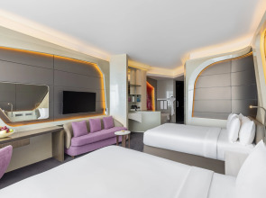 Отель V Hotel Dubai Curio Collection by Hilton