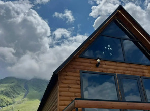 Шале Kazbegi Inn Cottages