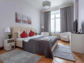 Апартаменты Улучшенные Просторные с Видом на Садовое Кольцо