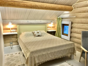 Шале на Скале с Видом на Озеро