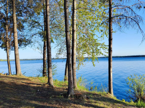 Частный дом Новый 6 местный дом у озера с банным чаном и баней.