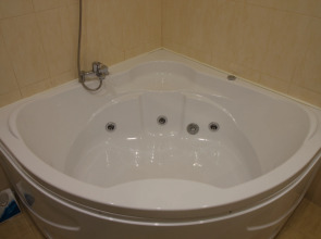 Апартаменты двухкомнатные с джакузи на Горького 1