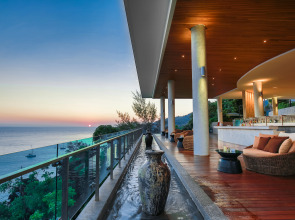 Отель Wyndham Grand Phuket Kalim Bay