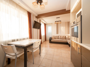 Апартаменты на Романа Брянского 8/1