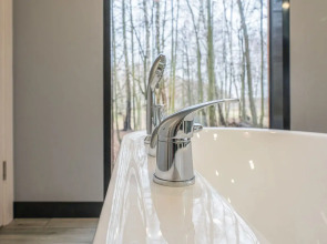 Отель Шепот