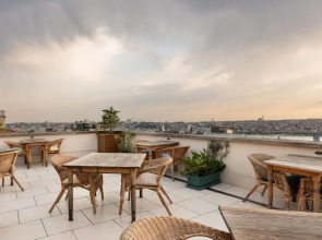 Adahan DeCamondo Pera, Autograph Collection