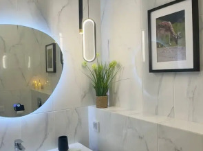 Частный дом у озера