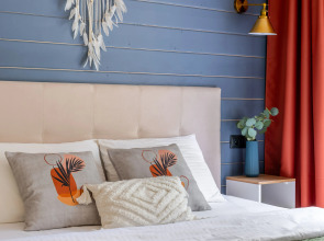 Частный дом в еловом лесу