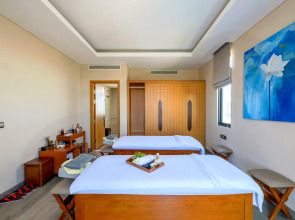 Курортный Отель Wyndham Grand KN Paradise Cam Ranh