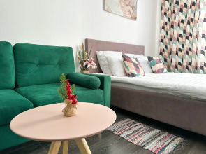 Апартаменты Студия Эмеральд на Арцеуловской