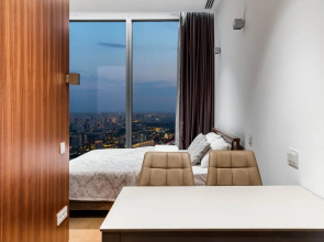 Студия для двоих на 74-м этаже