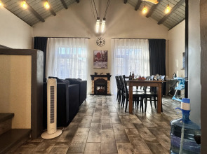 Частный дом коттедж у пристани в центре города