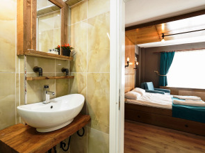 Апарт-отель  Cube Suites