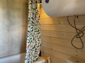 Дом Уютный домик у Игоры, белый