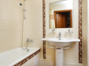 Квартира Двухкомнатная в тихом зеленом дворике