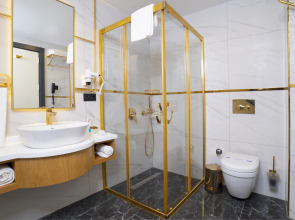 Отель Leaf Port Boutique