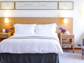 Canary Riverside Plaza Hotel