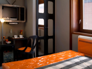 Orange Hotel