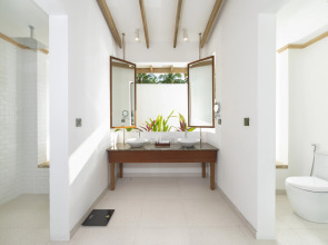 Отель Cinnamon Hakuraa Huraa Maldives