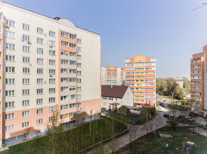 Апартаменты двухкомнатные в светлых тонах вблизи центра города