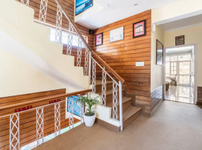 Отель Snow Crest Inn