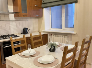 Апартаменты трёхкомнатные в центре города с балконом