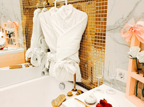 Апартаменты 18 этаж,студия 36кв.м,джакузи,балкон,вид на Волгу,новый дом,самый центр,вокзал пешком