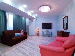 Апартаменты на площади Революции