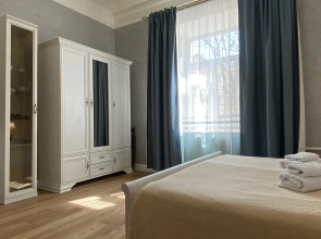 Трехкомантная квартира у летнего сада в Мозаичном дворе