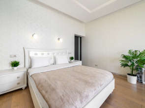 Квартира с двумя террасами и бассейном