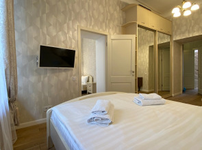 Трехкомантная квартира у летнего сада в Мозаичном дворе