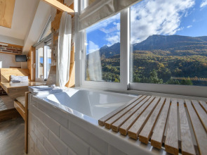 Апартаменты Оплот ETHNICA Дизайн Студия | 40м² | 3 Этаж Ваше Окно в Горы