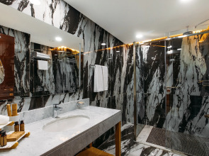 Отель Marjan Plaza