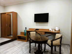 Отель The Moon Hotel