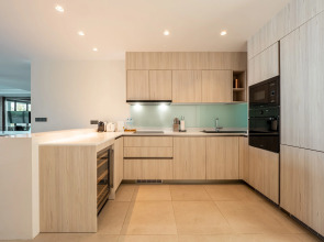 Прекрасные апартаменты с бассейном в Laguna Phuket