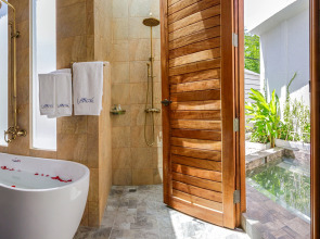 Отель Vannee Golden Sands Resort