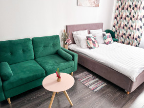 Апартаменты Студия Эмеральд на Арцеуловской