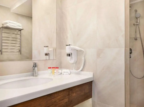 Отель Ramada and Suites by Wyndham Yerevan