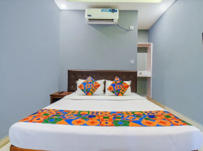 Hotel YogiTree beach Resort & Cafe